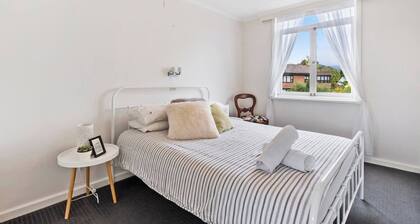 Scandi chic Riverside Hideaway Near Attractions