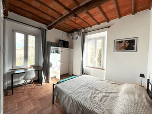 3 bedrooms, desk, iron/ironing board, travel crib - Chianti dreaming in Radda (Radda in Chianti)