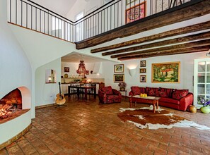 TV - Stone House Anfitrite - Two Bedroom Villa with Private Pool and Terrace (Trstenik)