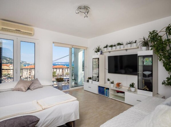 1 bedroom, iron/ironing board, internet, bed sheets