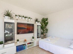 1 habitación, tabla de planchar con plancha, internet y ropa de cama 