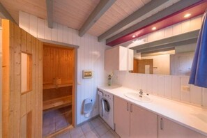 Bathroom - Exklusives Skandinavisches Ferienhaus (Mirow)