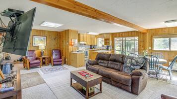 TV, fireplace, DVD player, books