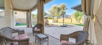 Pool & Patio: San Tan Valley Getaway!