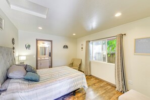 1 bedroom, desk, iron/ironing board, WiFi - 2 Mi to Old Town: House w/ Grill in Eureka! (Eureka)