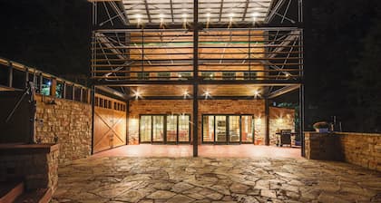 Scenic Getaway w/ Fire Pit & Grill in Columbia!
