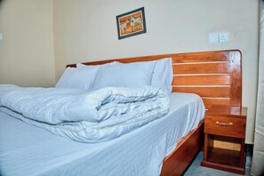 1 chambre, bureau, fer et planche à repasser, Wi-Fi gratuit
