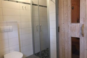 House | Bathroom - Ferienhaus im Skandinavischen Stil (Mirow)