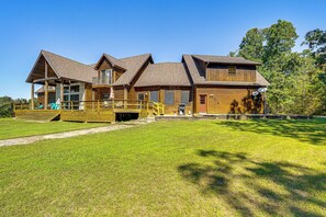Exterior - Game Room, Deck & Yard: Lake of the Ozarks Retreat (Climax Springs)