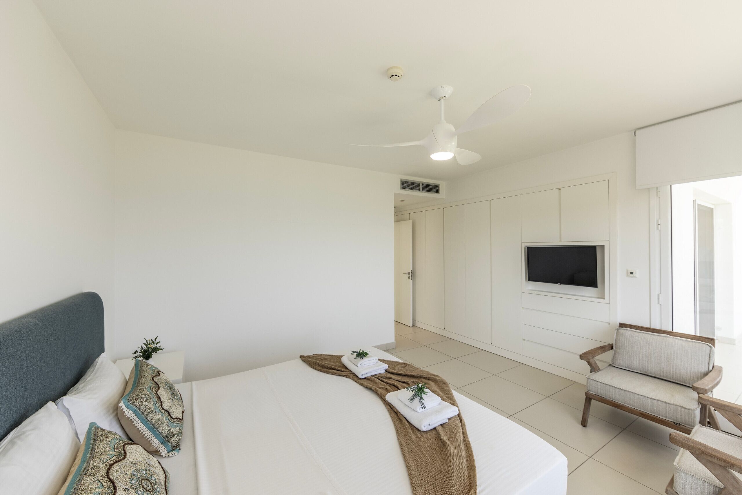 5 bedrooms, in-room safe, iron/ironing board, free WiFi