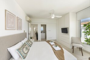 5 bedrooms, in-room safe, iron/ironing board, free WiFi - Protaras Sirina Paradise Seafront Villa (Protaras)