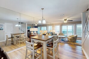 Dining - Cozy beachfront home with private deck and beach access (Panama City Beach)