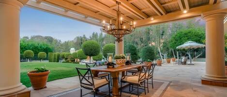 Outdoor dining