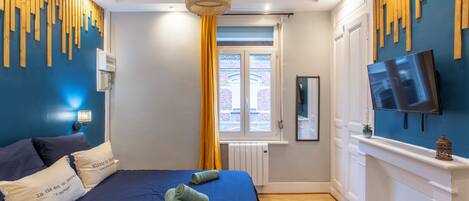 1 bedroom, desk, iron/ironing board, WiFi