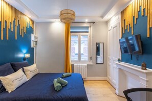 1 slaapkamer, een bureau, een strijkplank/strijkijzer, wifi