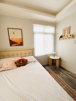 2 habitaciones, tabla de planchar con plancha, internet y ropa de cama 