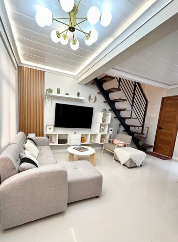 Entire House in San Jose Del Monte with WiFi, 3ACs, Netflix, Parking