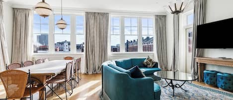 Luksus-lejlighed | Opholdsområde | 55-tommers smart-tv med digitale kanaler