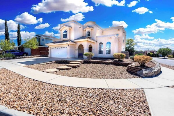 Exterior - Air Hockey, Pool, Fireplace, Basketball, & more! (El Paso)