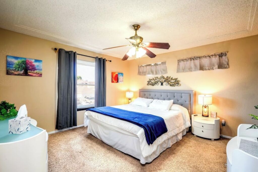 3 Schlafzimmer, Schreibtisch, Bügeleisen/Bügelbrett, Reisekinderbett