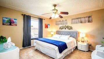 3 Schlafzimmer, Schreibtisch, Bügeleisen/Bügelbrett, Reisekinderbett