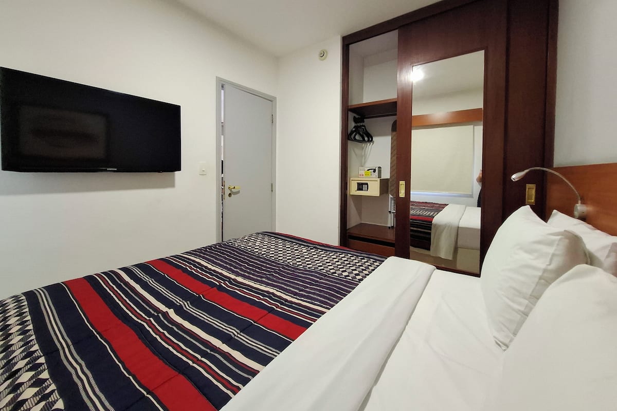 1 bedroom, in-room safe, laptop workspace, iron/ironing board