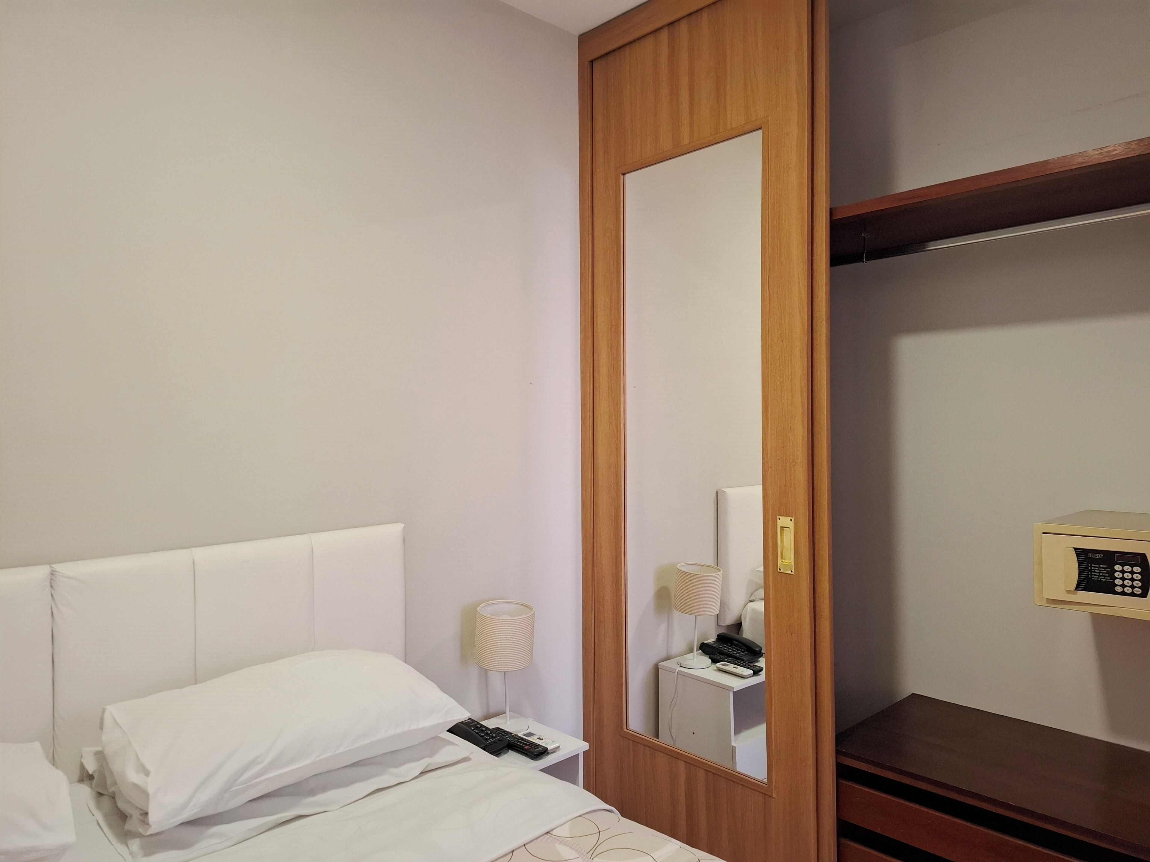Elite Apartment, 1 Queen Bed | 1 bedroom, in-room safe, laptop workspace, iron/ironing board