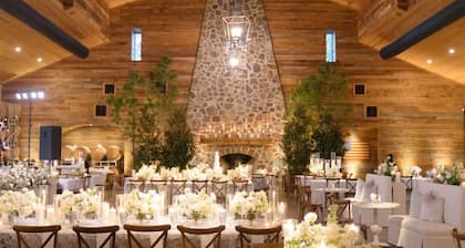 The Vine: Stunning Event Venue/Retreat on Vineyard with Private Lake, Sleeps 20