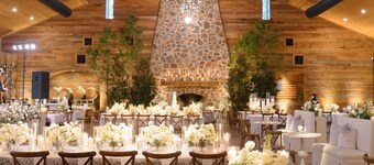 The Vine: Stunning Event Venue/Retreat on Vineyard with Private Lake, Sleeps 20