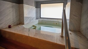 双人护理室、土耳其浴、身体护理、芳香疗法、热石按摩、泰式按摩