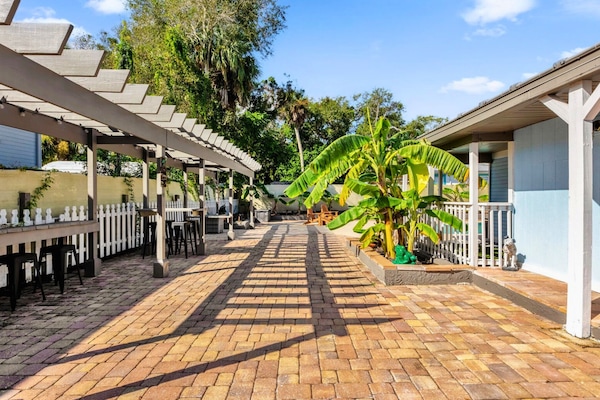 تناول الطعام بالخارج