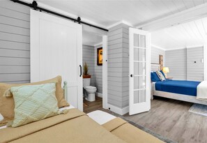 6 bedrooms, desk, iron/ironing board, WiFi