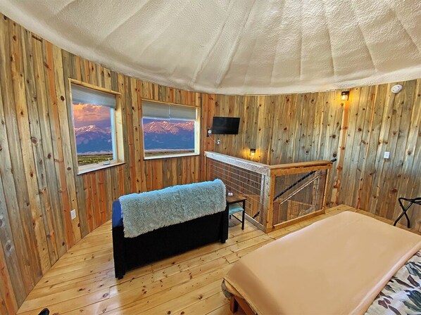 1 bedroom, WiFi, bed sheets - Up-cycled Grain Bin Villa just 20 mins. from the Great Sand Dunes NP w/ WiFi, AC (Mosca)