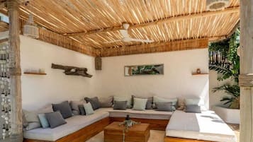 Family Villa, Garden View | Living area