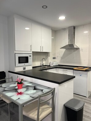 Private kitchen - Oviedo Center (Estudio1 Rosal) One minute from City Hall! (Oviedo)