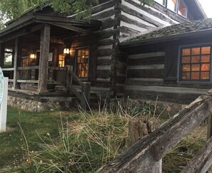 Exterior - Cozy, chic & historic 3-bedroom cabin in trendy Goshen, 40 mins from Notre Dame! (Goshen)
