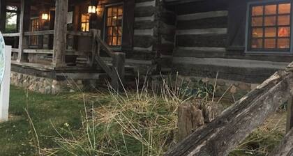 Cozy, chic & historic 3-bedroom cabin in trendy Goshen, 40 mins from Notre Dame!