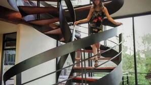 A spiral staircase in a modern building with large windows. - CASA SEKUI (Valle de Guadalupe)