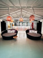 Bar junto a la piscina