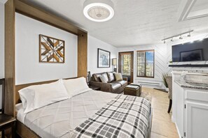 1 bedroom, iron/ironing board, free WiFi, bed sheets