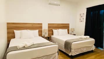 4 bedrooms, iron/ironing board, bed sheets