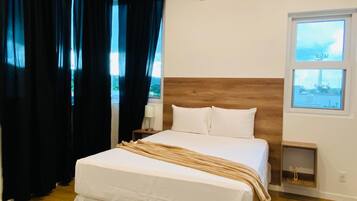 4 bedrooms, iron/ironing board, bed sheets