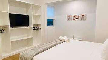 4 habitaciones, tabla de planchar con plancha y ropa de cama