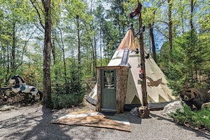 Exterior - Lakota Luxury Tipi at Fox Pass Cabins with Private Hot Tub! (Hot Springs)