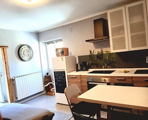 Kühlschrank, Ofen, Herdplatte, Geschirrspüler