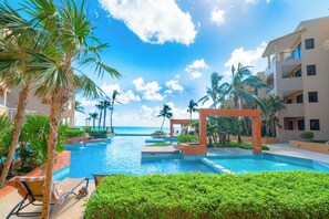 Exterior - Beachfront 3 BR - At El Faro Surf 405 (Playa del Carmen)