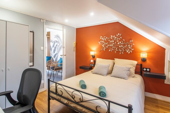 1 bedroom, desk, iron/ironing board, WiFi