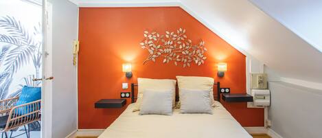 1 dormitorio, escritorio, tabla de planchar con plancha y wifi