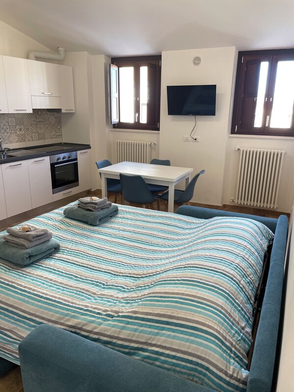 1 bedroom, iron/ironing board, WiFi, bed sheets
