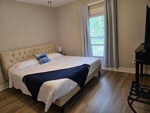 3 chambres, fer et planche à repasser, Wi-Fi, draps fournis